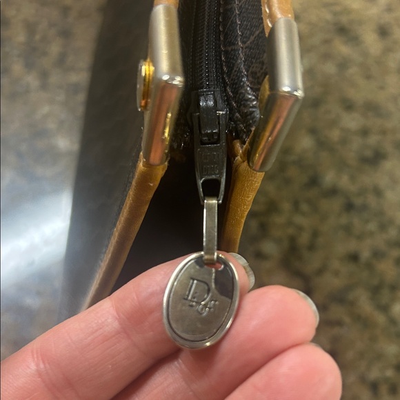 Dior Black and Tan Toiletry Bag - Picture 13 of 13